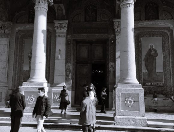 Drepturile religioase, mărul discordiei în pandemie Drepturile religioase, mărul discordiei în pandemie
