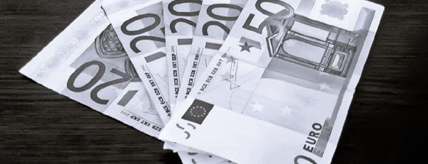 Falsificatori de bani, capturați în Galați, după ce au pus în circulație hârtii de 50 euro