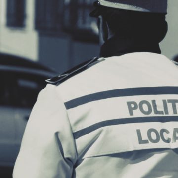 Un polițist local din Sectorul 1 a făcut plângere pentru că e „obligat” să poarte uniforma de serviciu