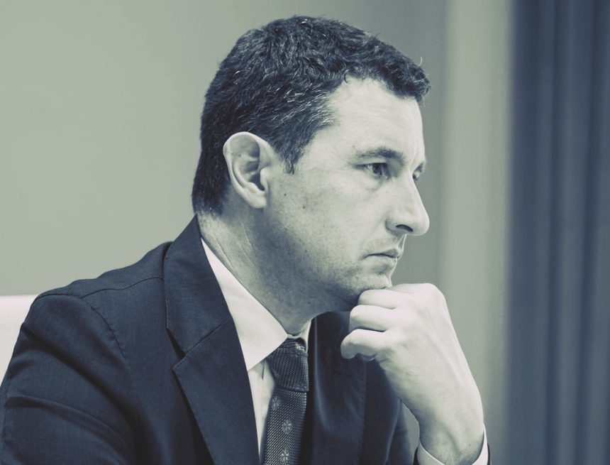Tanczos Barna Tanczos Barna, acuzat că ar fi organizat o dezbatere cu vânători deghizați în victime ale urșilor