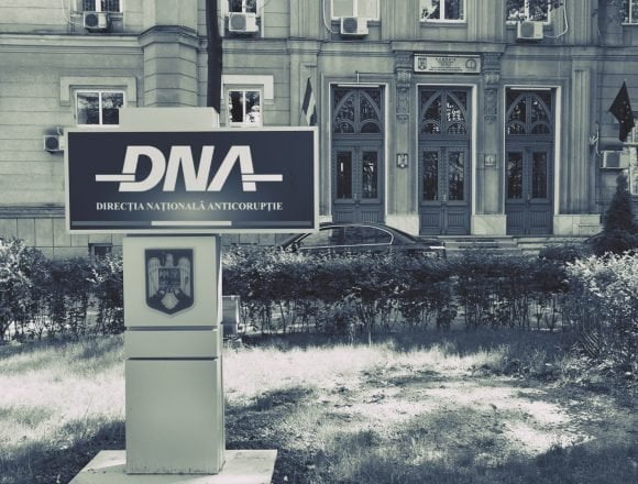 Directia Anticoruptie Inspector antifraudă, reținut pentru luare de mită și fals intelectual