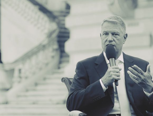 Klaus Iohannis Aproape 200 de universitari, cercetători și activiști civici atrag atenția că Sorin Cîmpeanu sprijină frauda academică