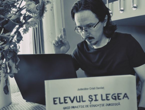Cristi Danilet Judecătorul Cristi Danileț: “Inflația asta de legi ne arată că suntem un stat slab, în care morala nu mai are nicio importanță…”