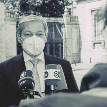 Cioloș solicită demiterea lui Florin Roman, pe motivul CV-ului falsificat