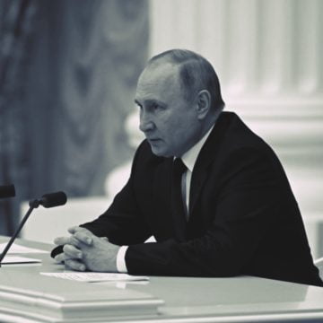102 eurodeputați cer UE adoptarea unei măsuri care să permită înghețarea întregii averi a lui Vladimir Putin