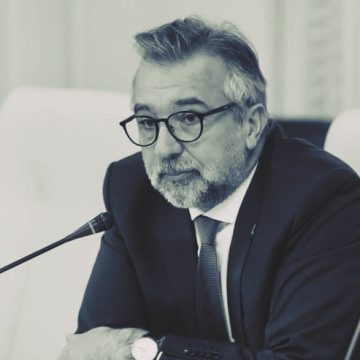 Ministrul Culturii, Lucian Romașcanu, pus în situația de a trece testul moțiunii simple, în urma scandalului de la TNB