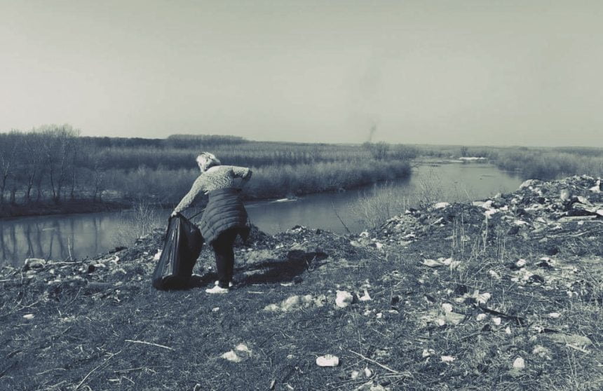 Voluntari din Dolj au curățat malurile Jiului de gunoaie: 235 de saci au fost strânși într-o singură zi