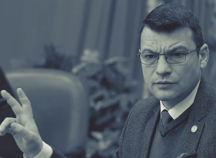 INTERVIU – Bogdan Rodeanu, despre confruntarea cu Simion: “Ce-ar vrea unii parlamentari ai României? Să ne întoarcem cu spatele și să ne facem că nu se întâmplă nimic în Ucraina?”