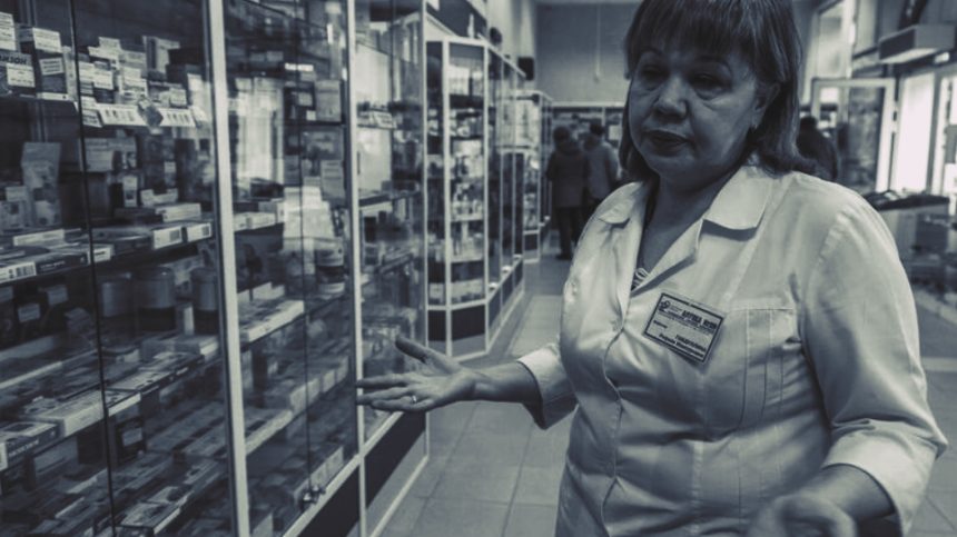 Efectul sancțiunilor impuse de Occident: Rușii se îmbulzesc în farmacii pentru a-și face provizii de medicamente