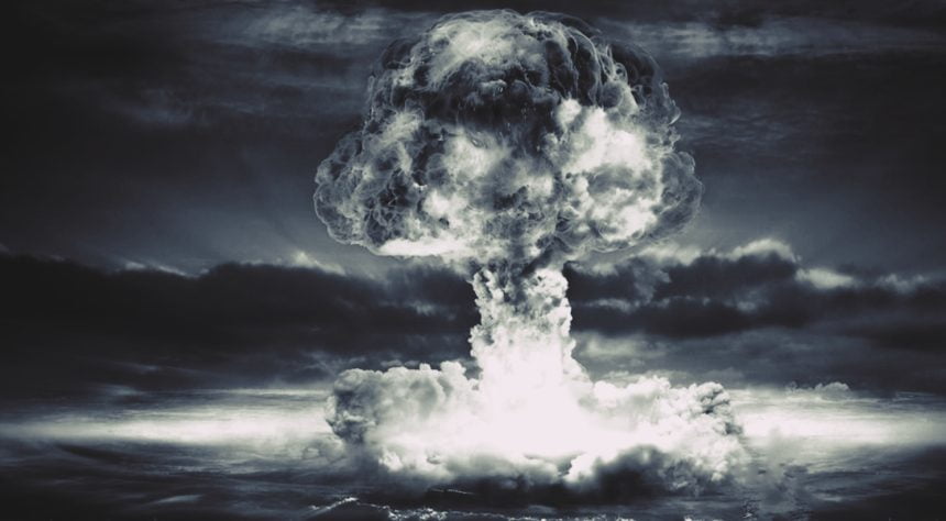Doi foști generali americani avertizează: Luna trecută s-a format o „treime nesfântă” a șantajului nuclear!