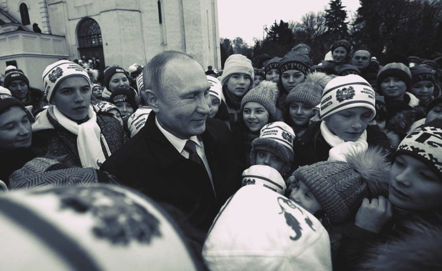 Îngrijorat că foarte mulți elevi au o părere negativă despre război, Putin pune bazele unei mișcări patriotice de tineret. Rusia, pas cu pas către URSS